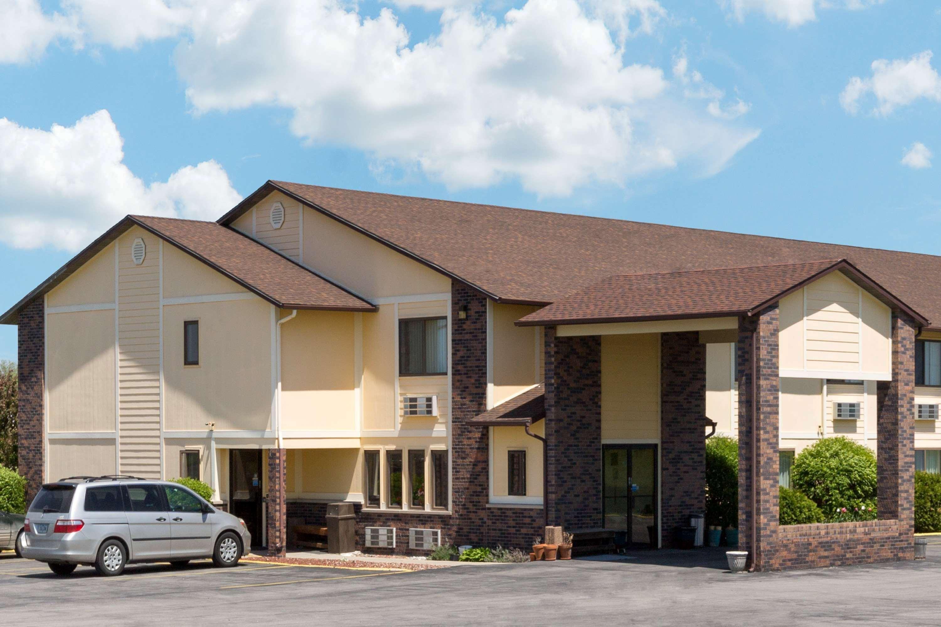 Hotel Super 8 By Wyndham Perry Ia Exterior foto